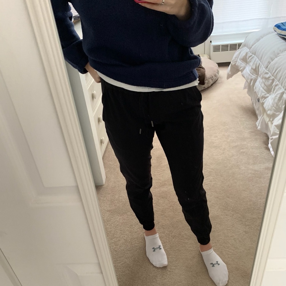 Lululemon on the fly joggers